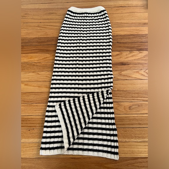 ASOS DESIGN Petite knit midi skirt in black and white stripe • Size S - Picture 4 of 5